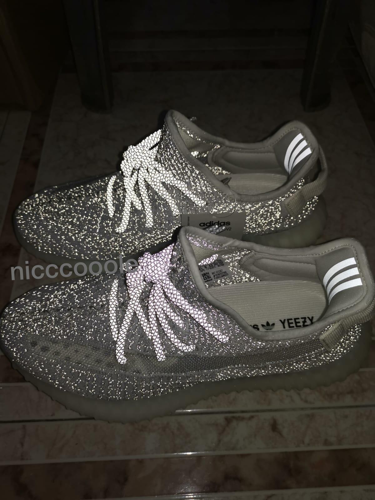 Monster Sneaker Yeezy 350 V2 Static ph n quang rep Facebook