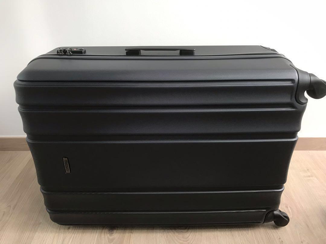 American Tourister Hard Case Spinner luggage bag, Hobbies & Toys