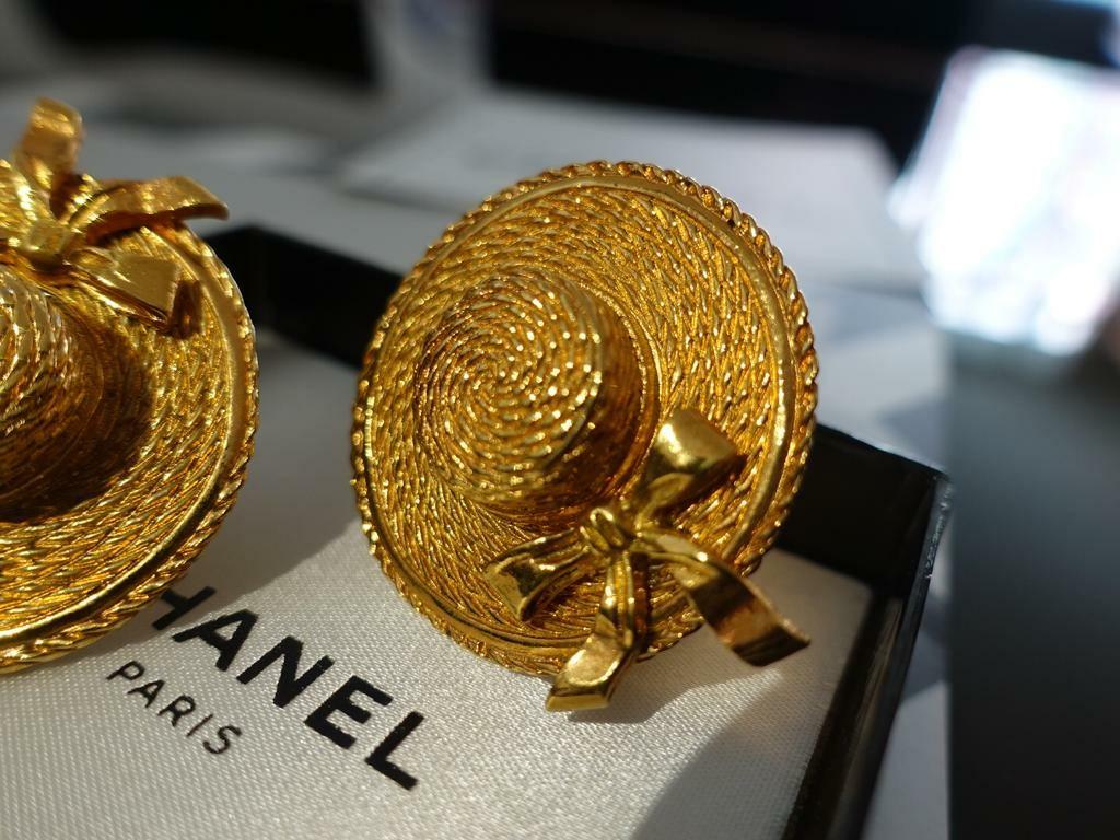 CHANEL VINTAGE STRAW HAT GOLD PLATED CLIPON EARRINGS, Luxury