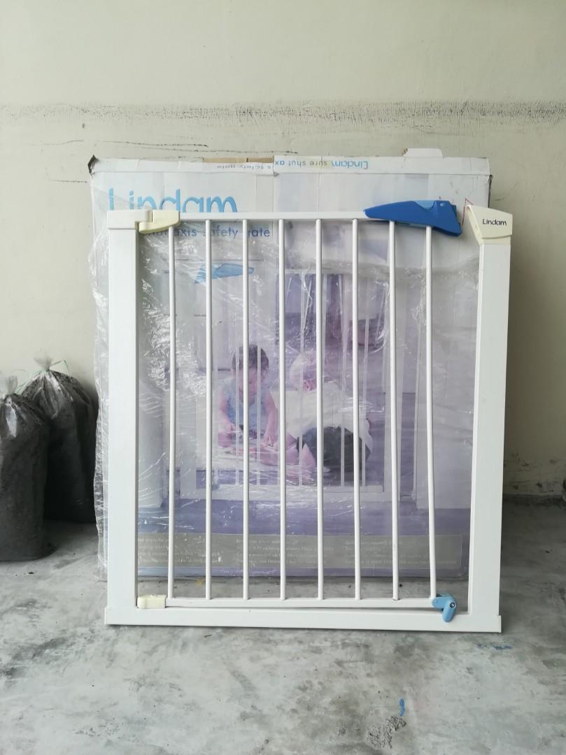 Sure shut baby best sale gate