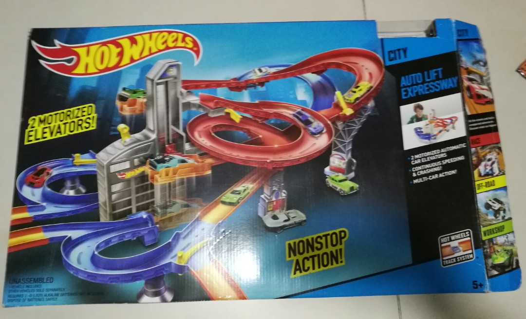 Mattel Hot Wheels City Auto Lift Expressway 風火輪升降機軌道合金車套裝, 興趣及遊戲, 玩具
