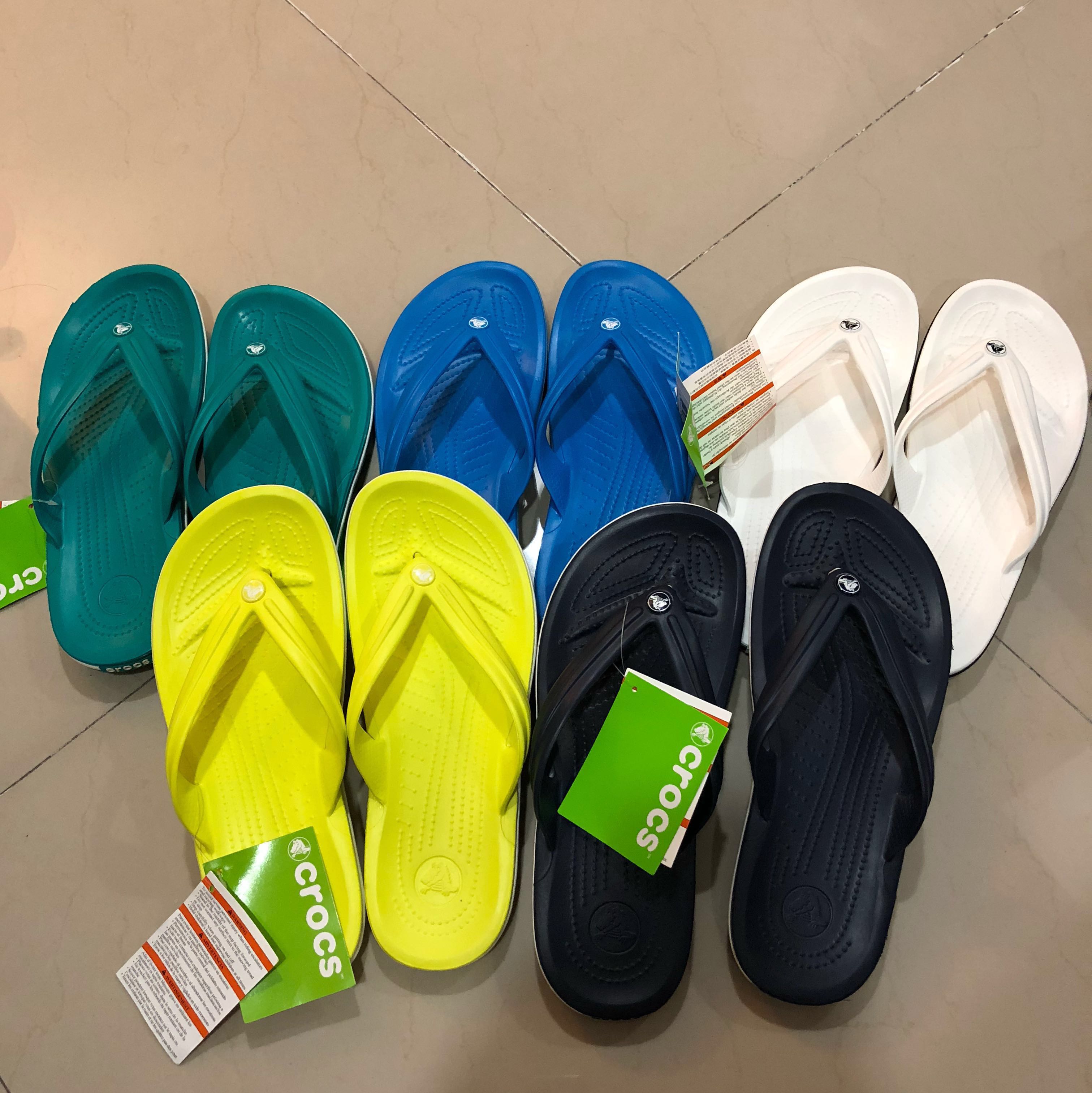 crocs men's classic slippers