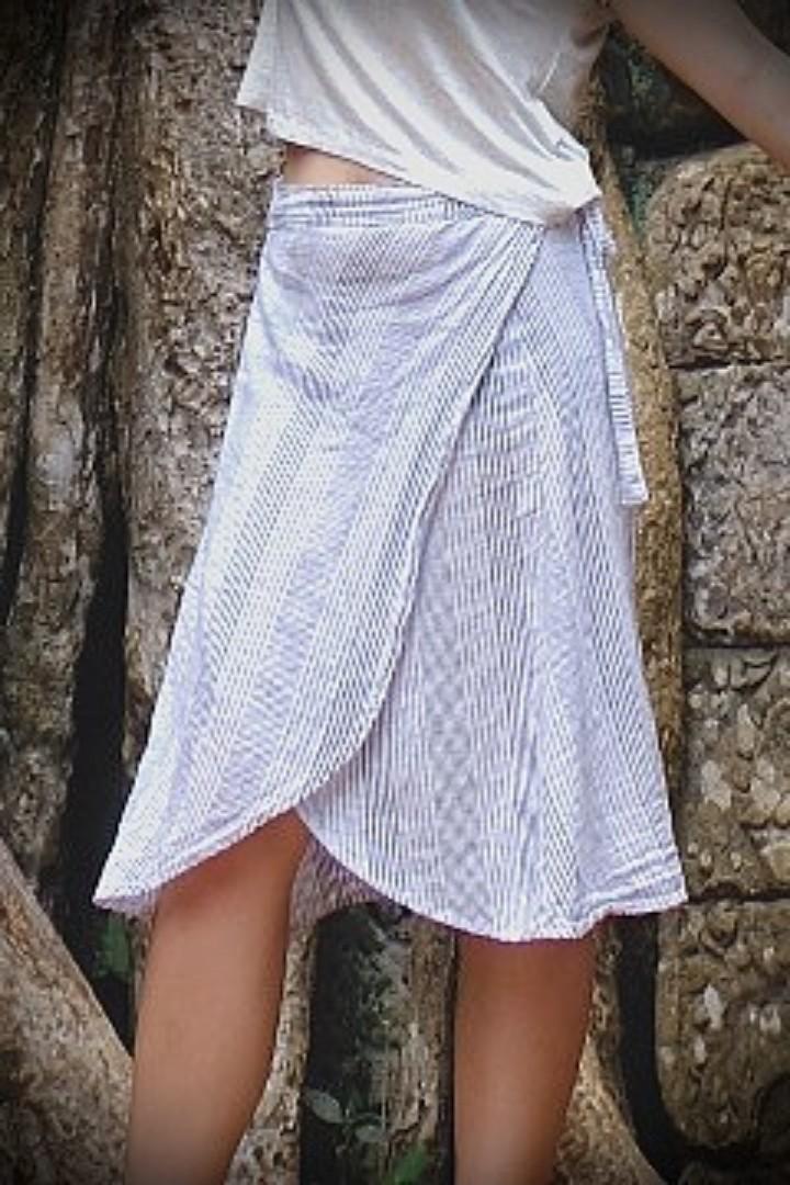 Wrap skirt (Category: Skirts) located in Makati City. Submitted by glammodaph (Listing ID 213912616, Image 1). Description: .