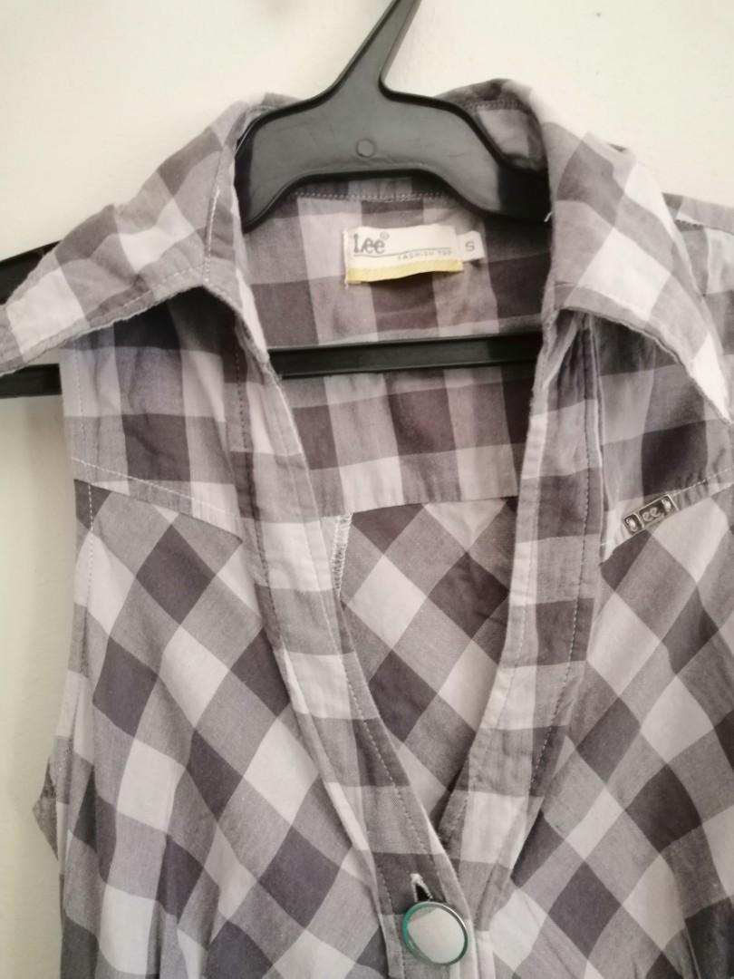 Checkered Dress (Category: Dresses) located in Taguig. Submitted by fruity_mint (Listing ID 214014478, Image 3). Description: Color: Shade of Gray Perfect for xs and small frame With belt Issue:Missing one button at the lowest part.