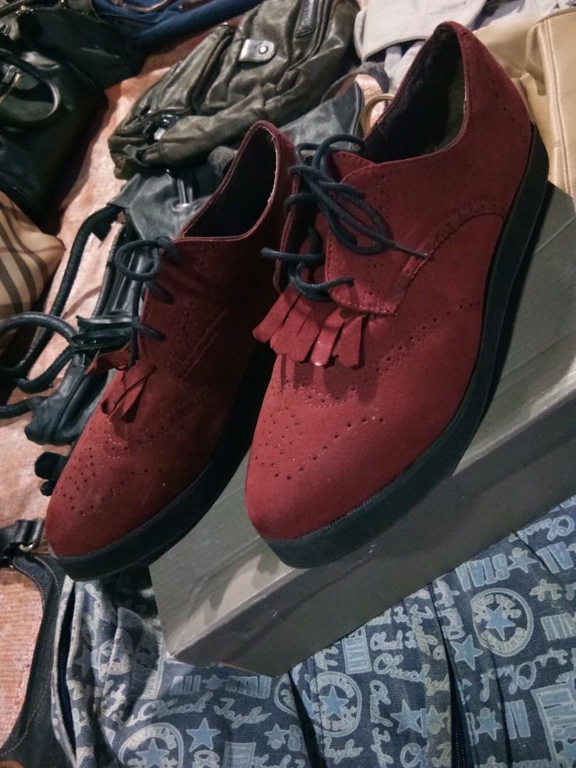 Dividcd shoes shop