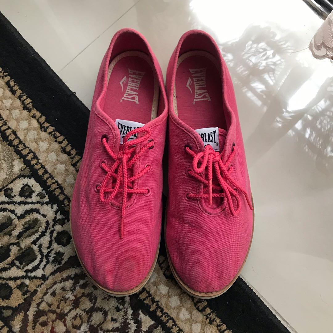 everlast hiking shoes
