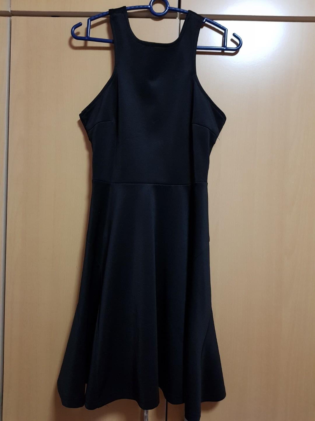 flattering black dress