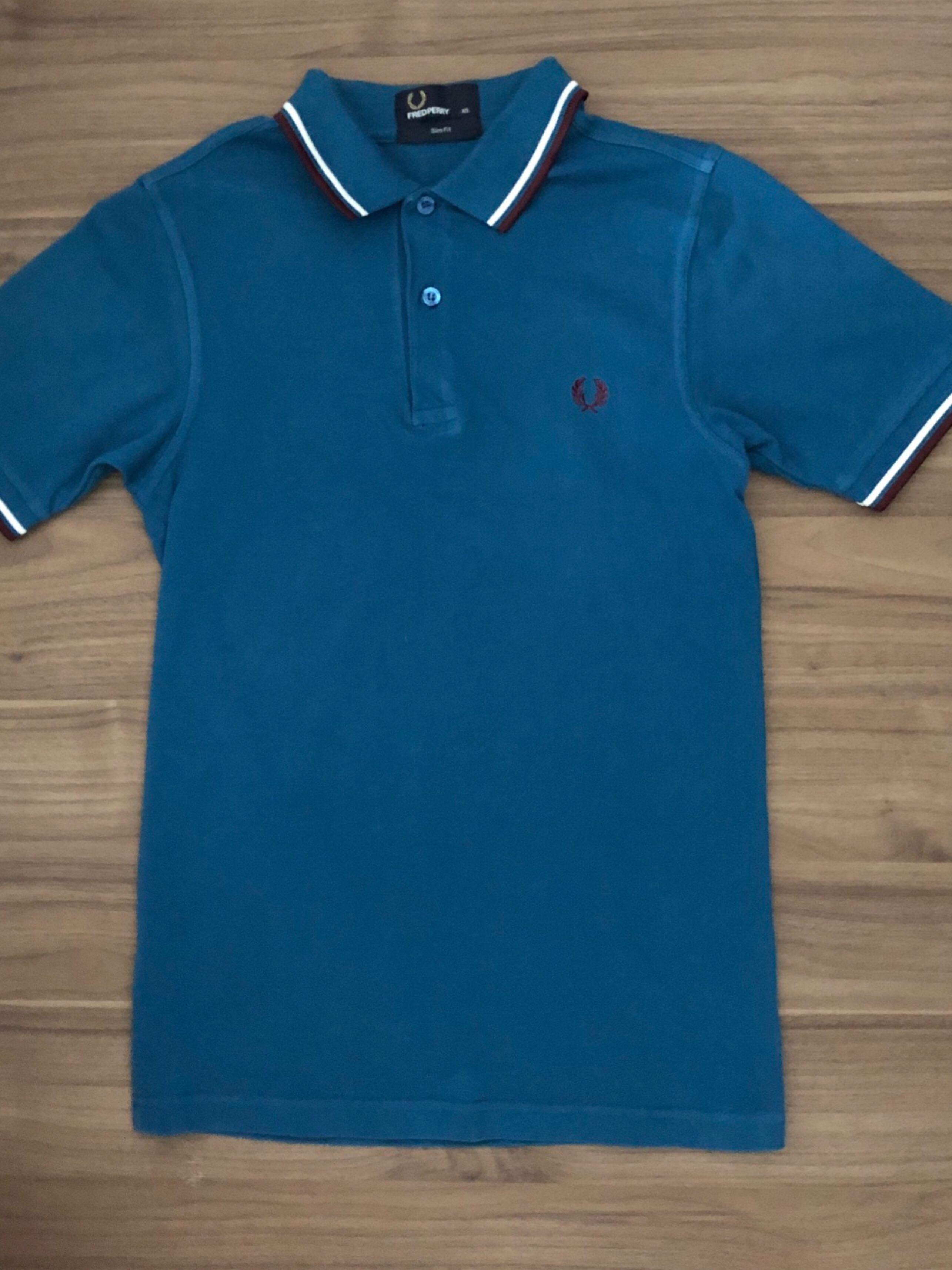 kleding Een deel Met andere bands Fred Perry Twin Tipped Polo - XS, Men's Fashion, Clothes, Tops on Carousell