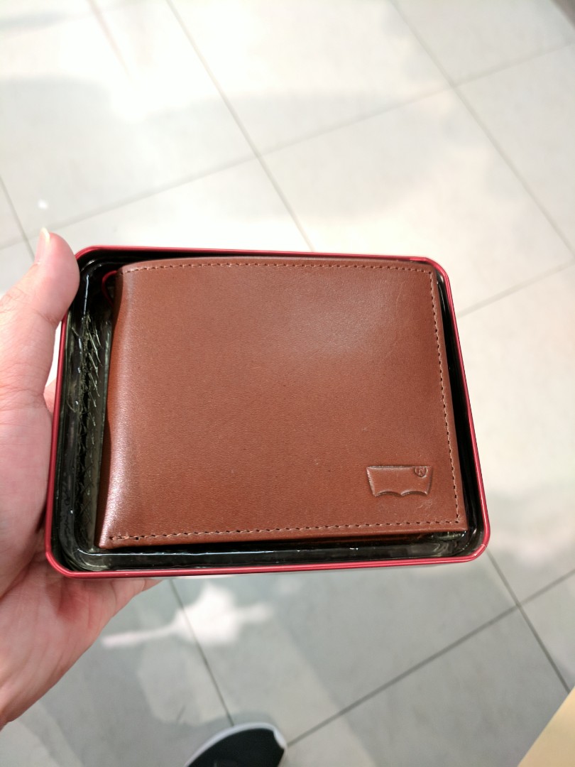 NEW Levi's Wallet (Men) Original Price RM199, Men's Fashion, Watches &  Accessories, Wallets & Card Holders on Carousell