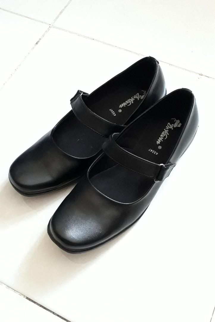 Preloved Sepatu Wanita Hitam Dr Kevin Fesyen Wanita Sepatu Di Carousell
