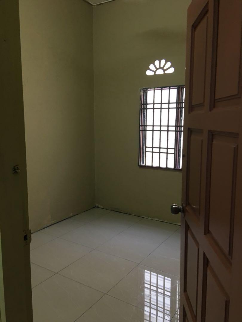 Rumah untuk di sewa parit raja batu pahat johor, Property, Rentals on