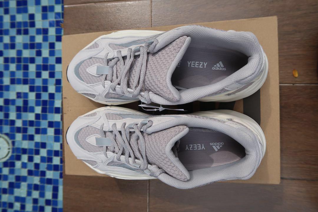 yeezy 700 static sizing