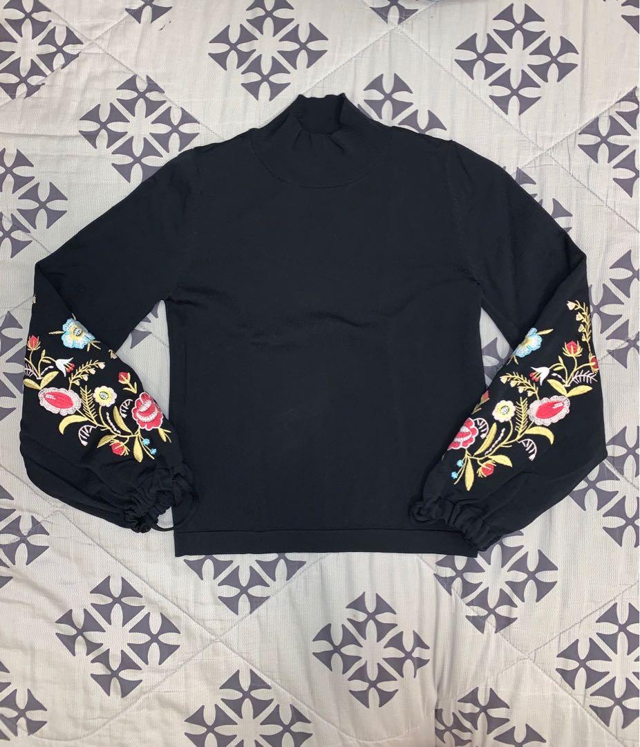 Zalora knitted Turtle neck (Category: Blouses) located in Taguig. Submitted by project_clearing (Listing ID 213965003, Image 1). Description: .