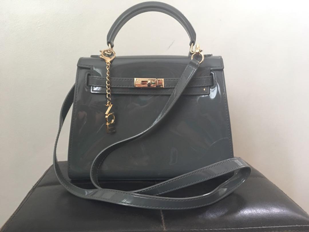 Zoe Kelly Jelly Bag (Category: Cross-body Bags) located in Paranaque City. Submitted by vinavida (Listing ID 179496548, Image 1). Description: PHP 1200. Complete accessories (charm, shoulder strap, dust bag). Bought in SM for P2500. Zoe Kelly Jelly purse.