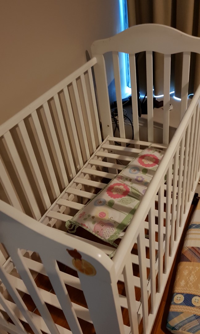 Baby cot with wheels clearance