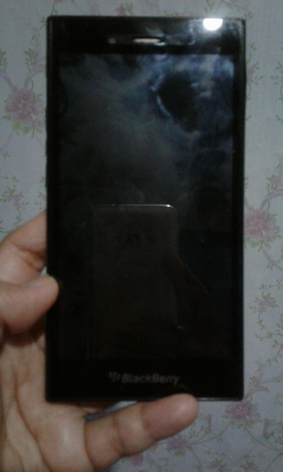 Blackberry Z3 (Category: Early Generation Mobile Phones) located in Quezon City. Submitted by mitz23 (Listing ID 214174364, Image 1). Description: Unit only and box. Please see specs on the last image. Blackberry 10 OS version 10.3.2.2474.