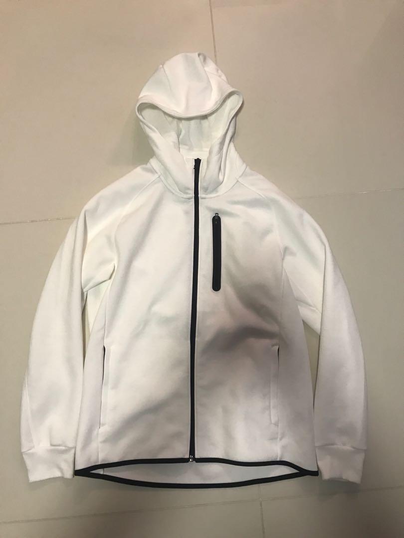 white hoodie uniqlo