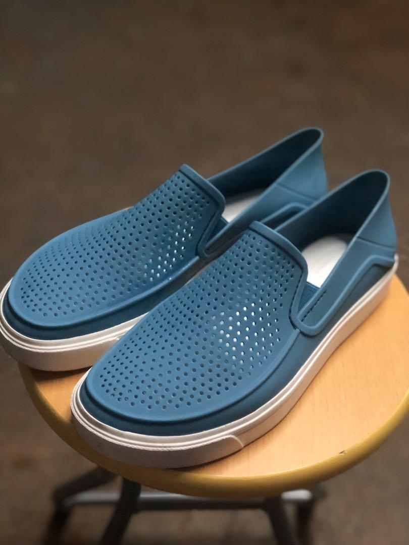 crocs m9