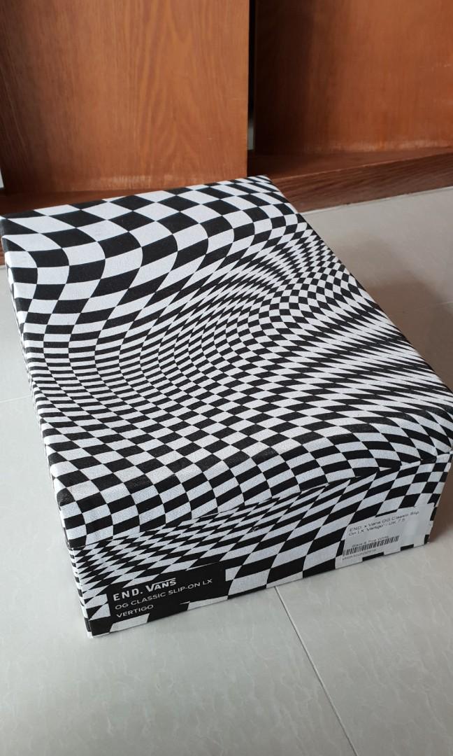 Dizzy checkerboard vans store