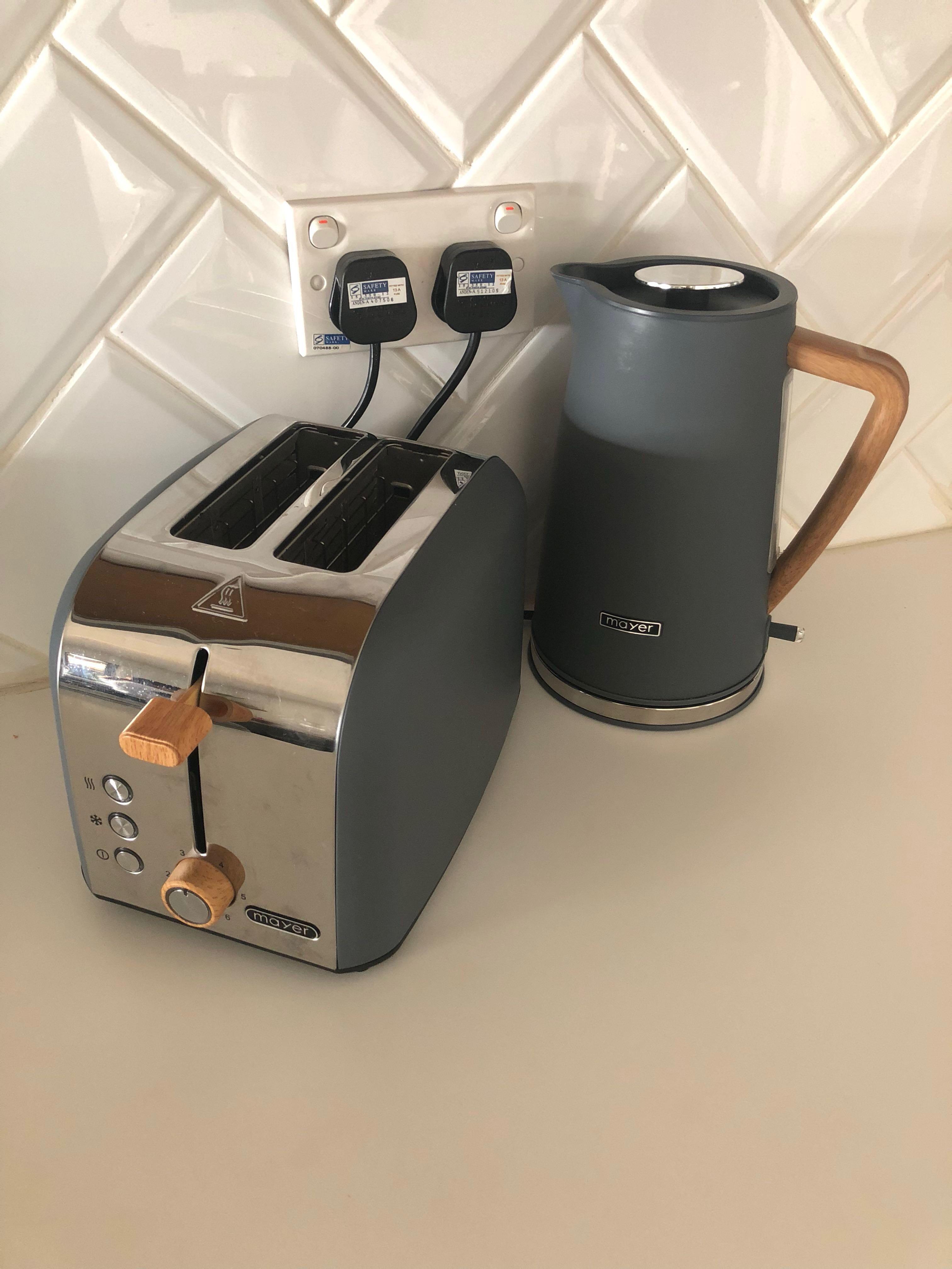 Mayer kettle & toaster, TV & Home Appliances, Kitchen Appliances, Ovens