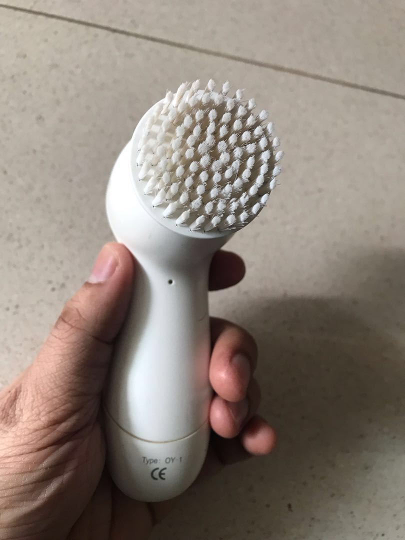 facial cleansing brush by olay regenerist