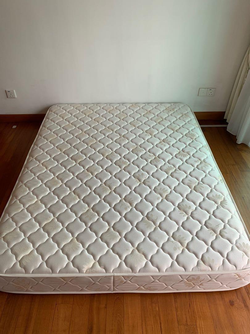 Queen mattress used protector new 2 pillows new