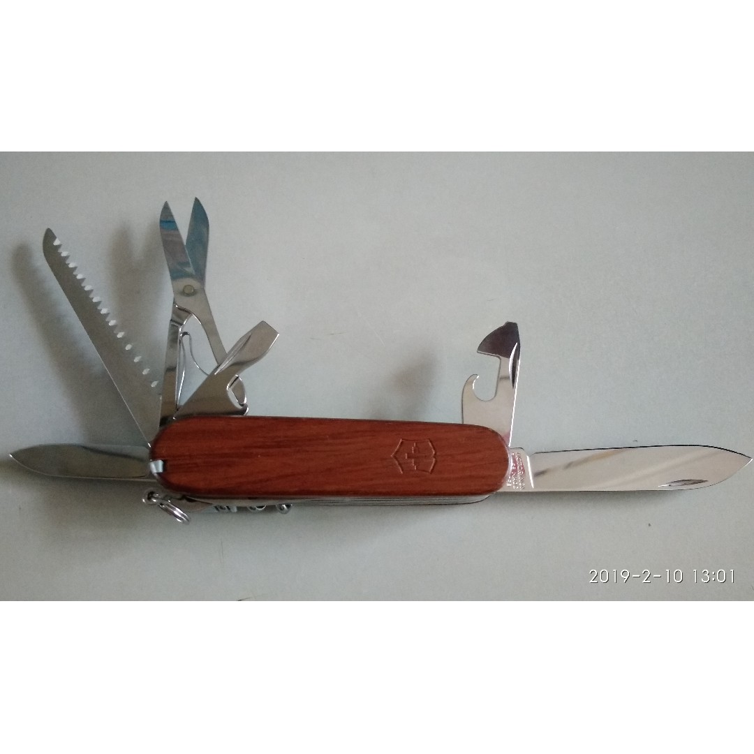 Victorinox Huntsman wood swiss army knife, Sports Equipment, Hiking
