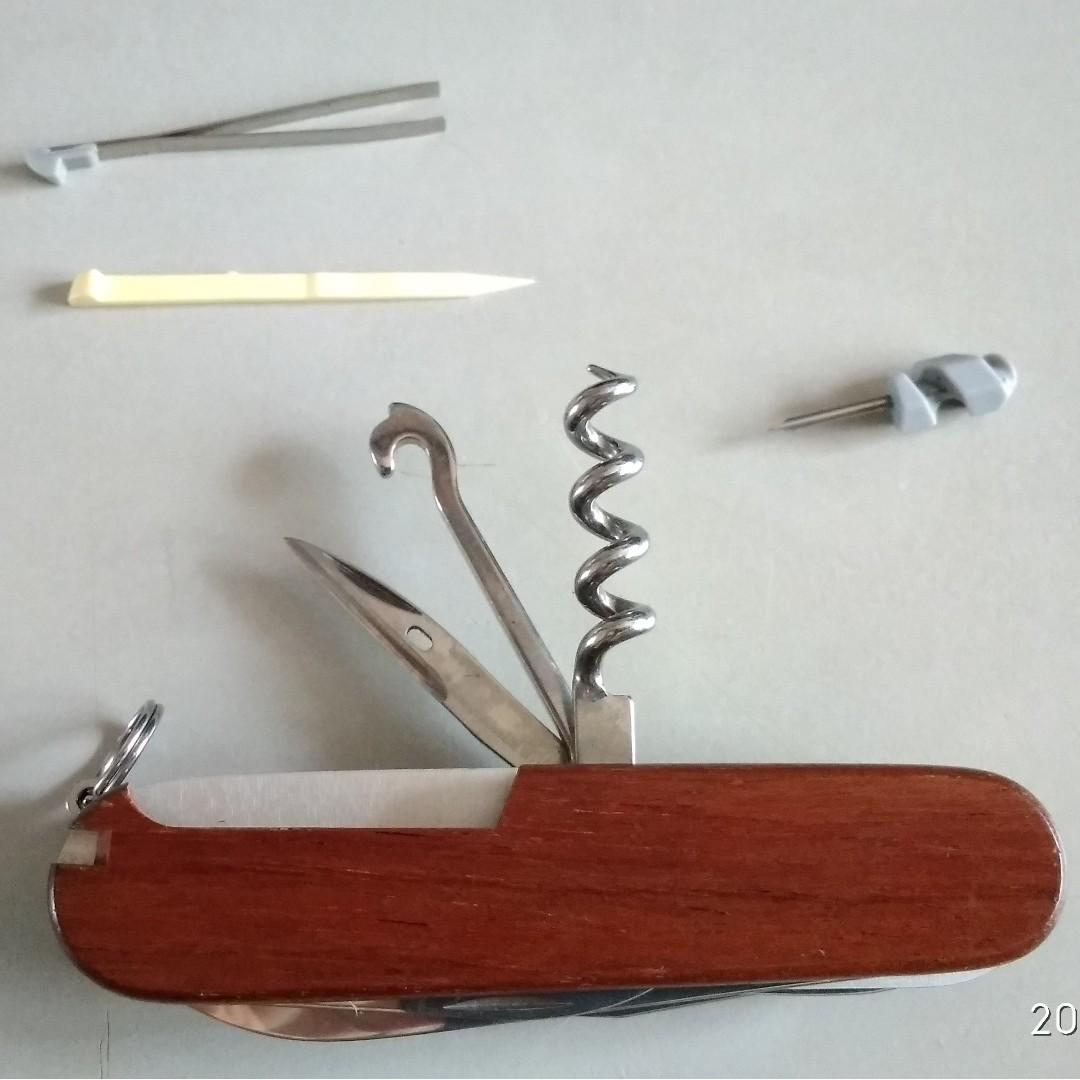 Victorinox Huntsman wood swiss army knife, Sports Equipment, Hiking