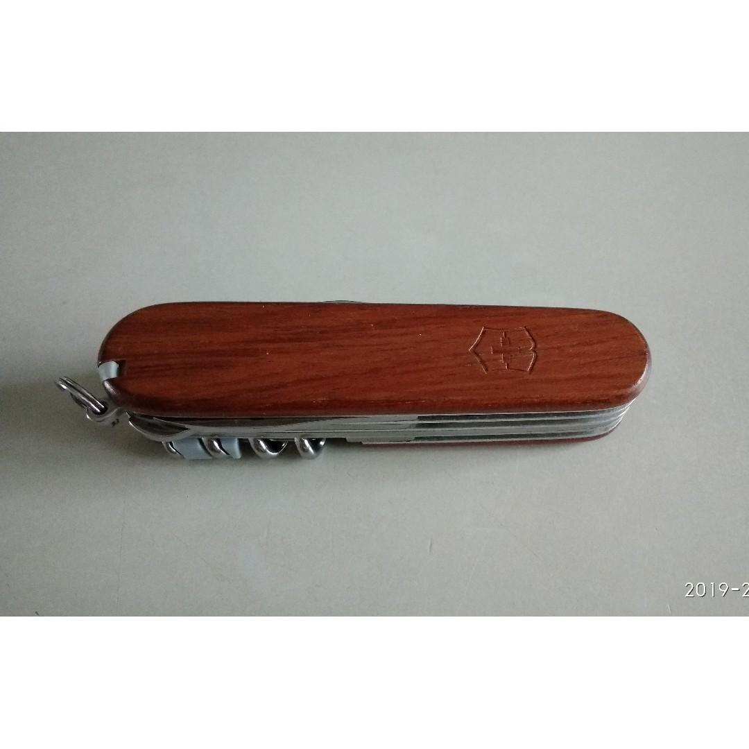 Victorinox Huntsman wood swiss army knife, Sports Equipment, Hiking