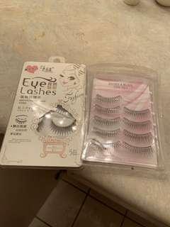 Natural looking false lashes. Missing one set of lashes.