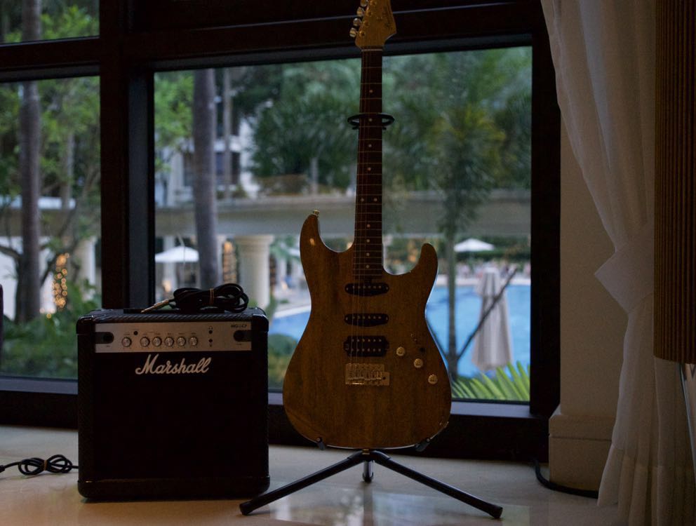 (Negotiable) Bachus Mango wood Electric Guitar + Marshall MG15CF