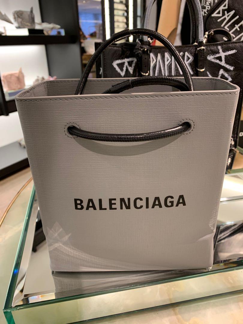 shops selling suitcases near me
