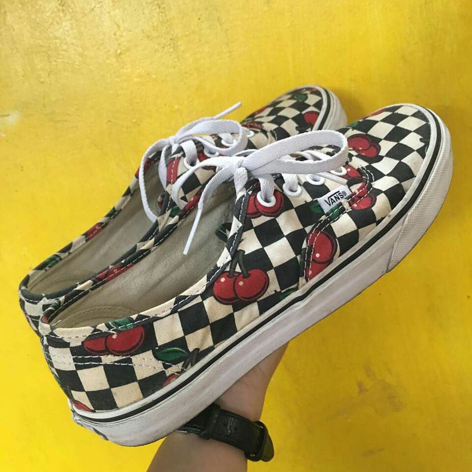 vinde trone gå ind Cherry Checkered Vans [Repriced] (Authentic), Women's Fashion, Footwear,  Sneakers on Carousell
