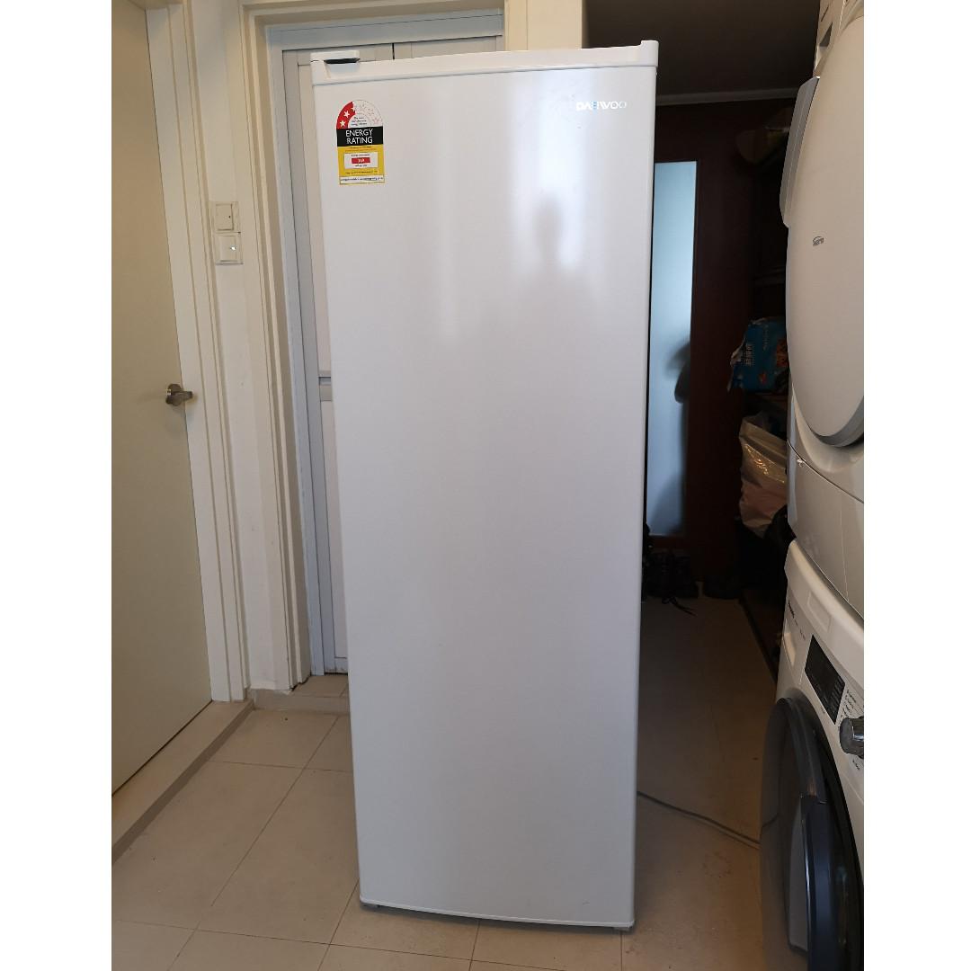 Daewoo Upright Freezer 245l White Tv Home Appliances Kitchen Appliances Refrigerators Freezers On Carousell