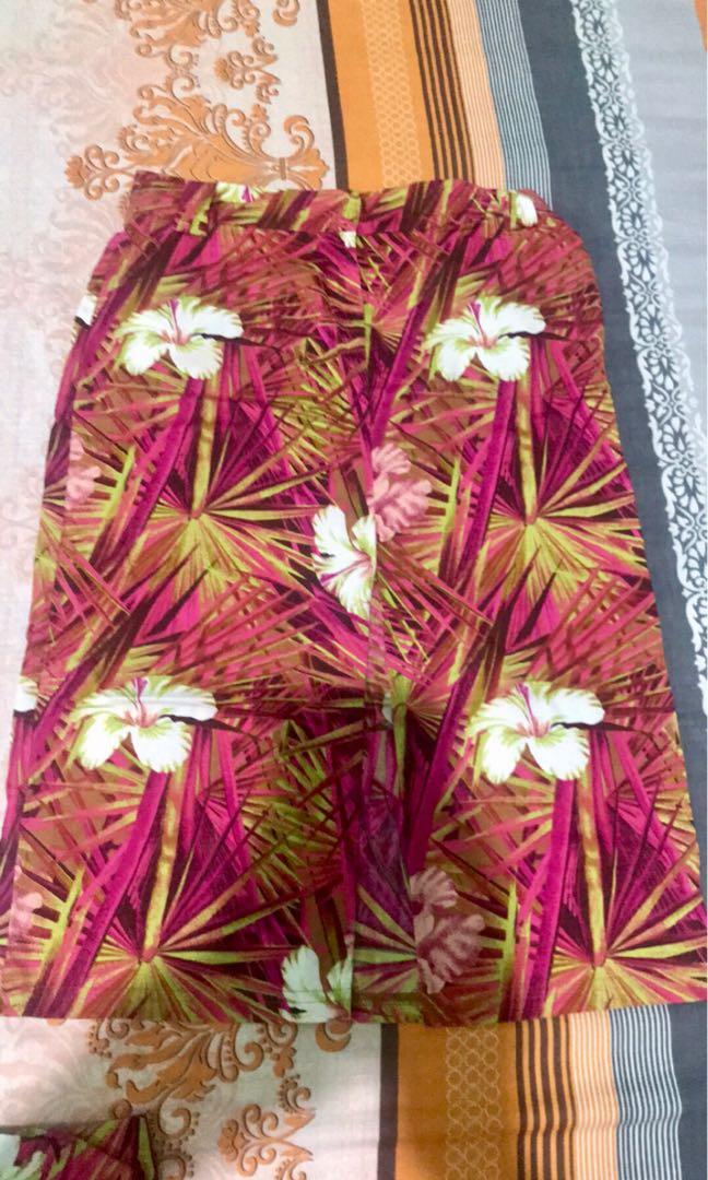 Mango coordinates hawaian print (Category: Sets or Coordinates) located in Iriga City. Submitted by zane_joshua (Listing ID 214318396, Image 2). Description: Worn once very pretty when worn. Perfect for summer.♥️♥️♥️.