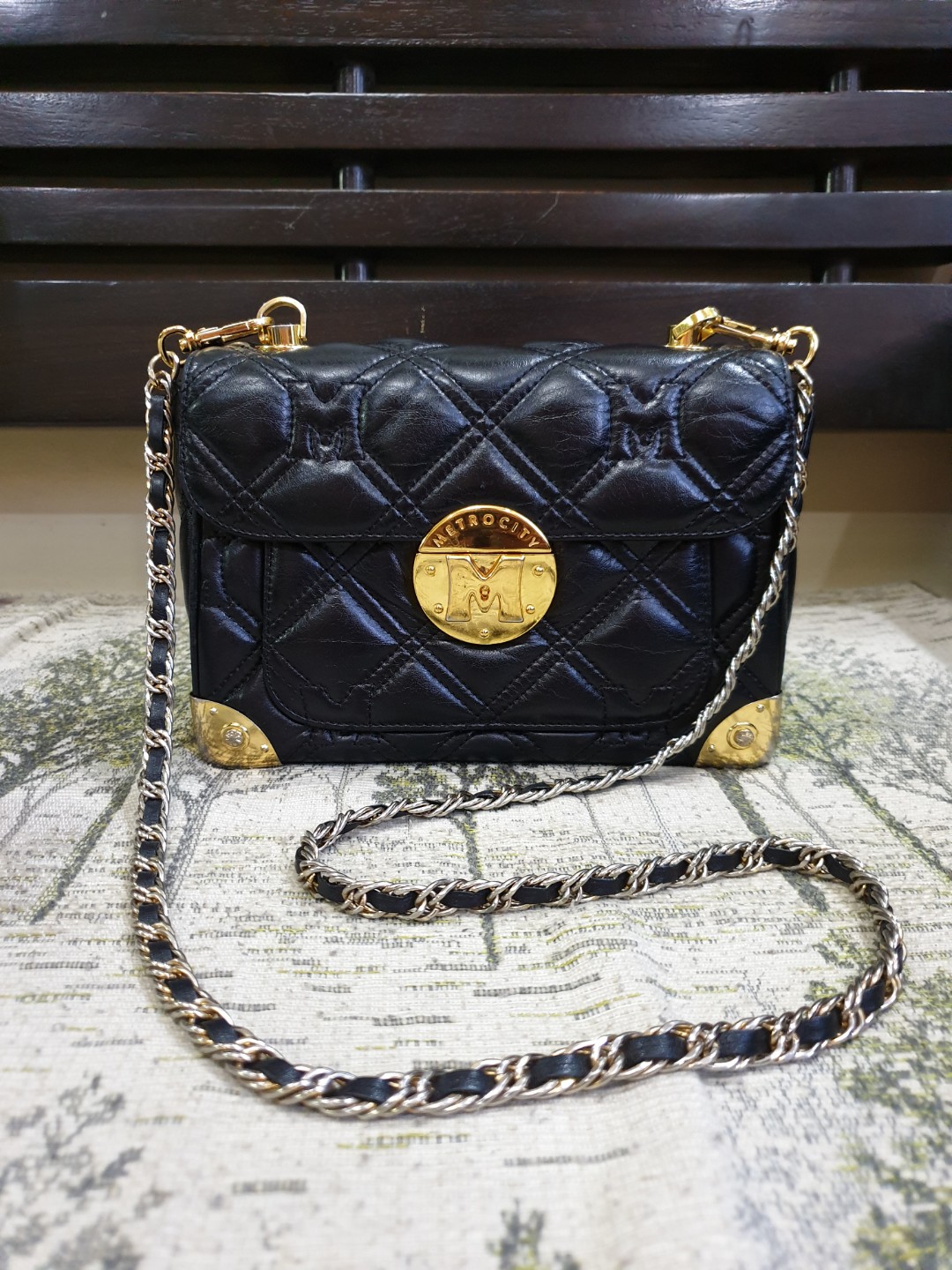 Metrocity Sling Bag, Luxury, Bags & Wallets on Carousell
