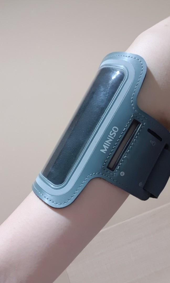 Miniso Armband, Olah Raga, Perlengkapan Olahraga Lainnya di Carousell