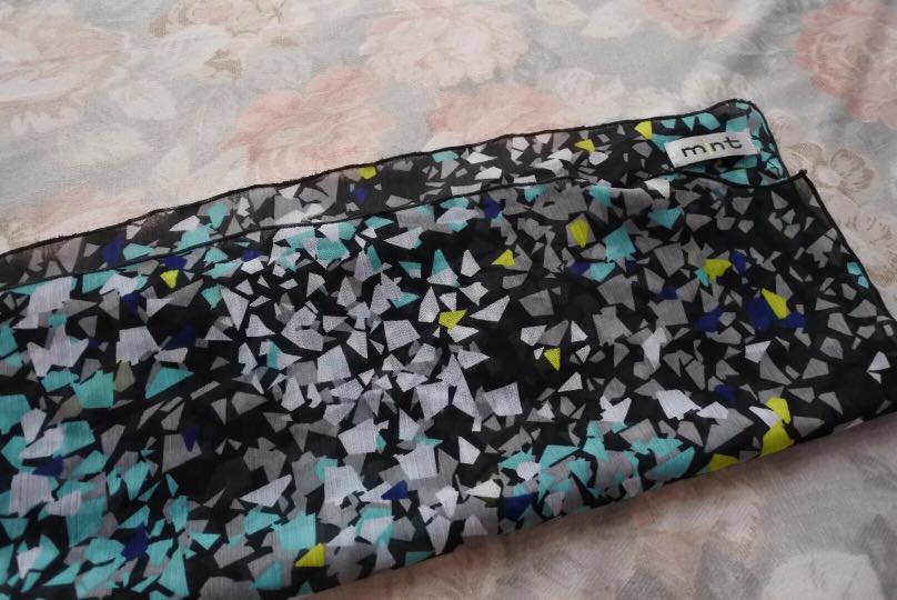 Motif Abstrak Scarf Women S Fashion Women S Accessories On Carousell
