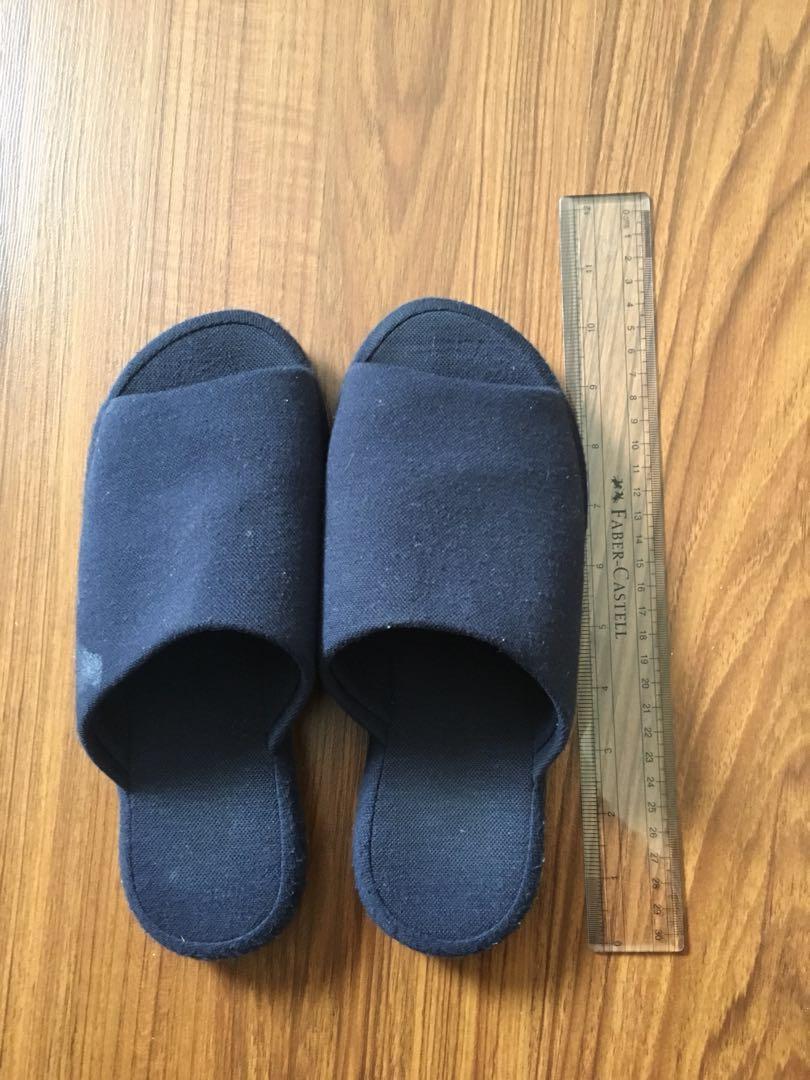 Uniqlo Women S Bedroom Slippers On Carousell