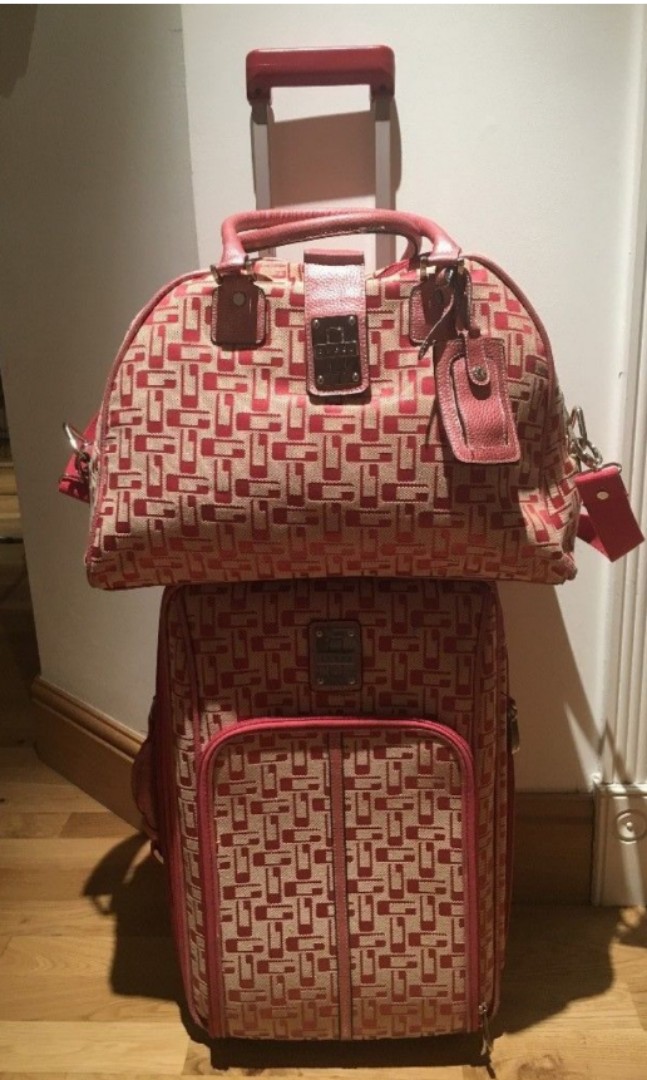 guess luggage set