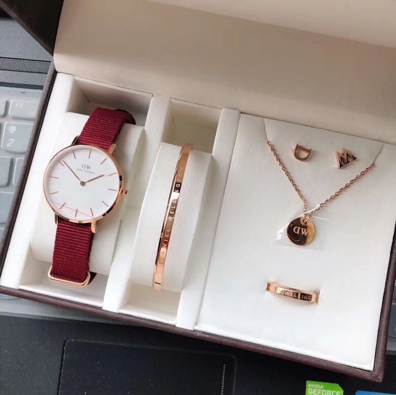 Daniel Wellington Satu Set Original 2024 favors