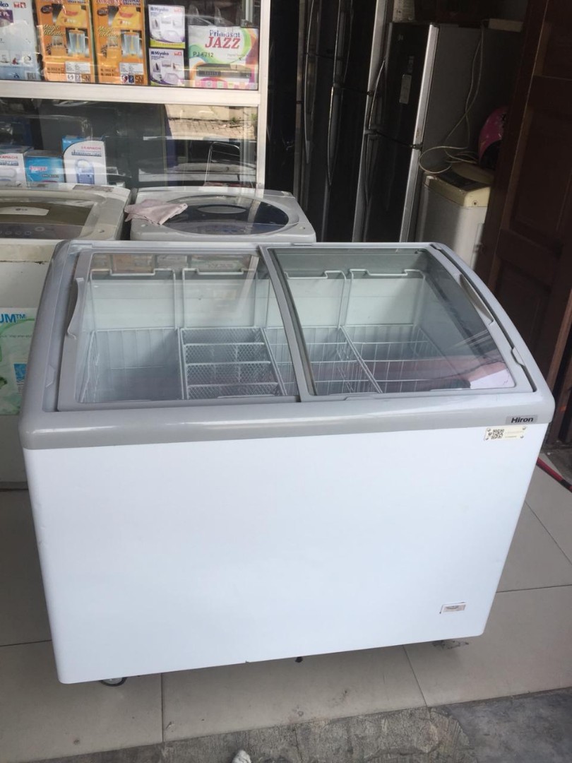 Freezer Box Merk Hiron 280 Liter Cocok Untuk Es Krim Nugget Mulus Kitchen Appliances Di Carousell