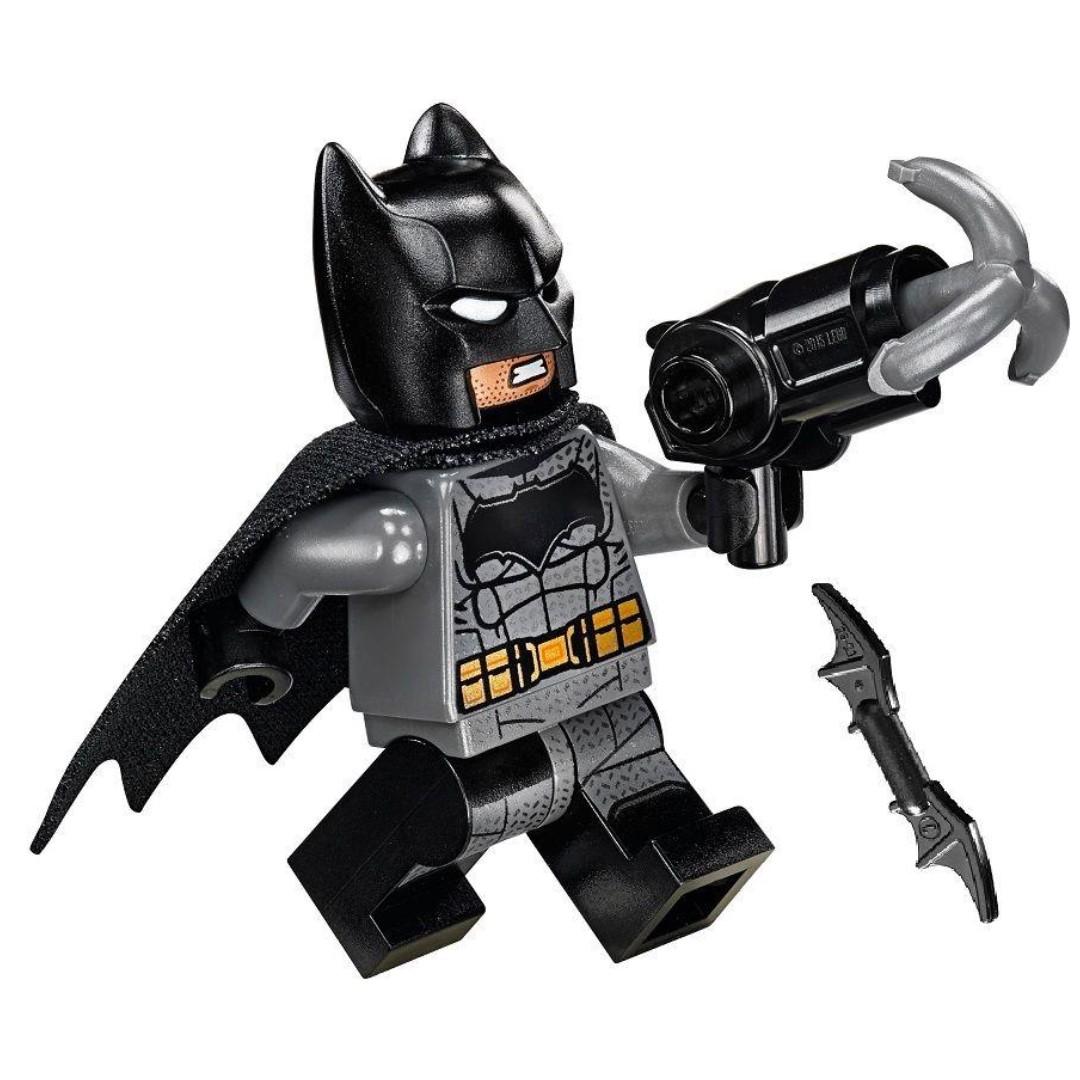 Lego DC Superheroes Super hero Batman Minifigure with Bat a rang and Grapplin... 