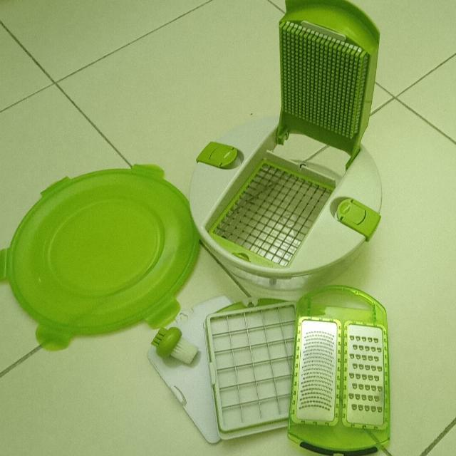 Multifunction Chopper (Category: Hand & Stand Mixers) located in Singapore. Submitted by guy174 (Listing ID 214580115, Image 1). Description: .