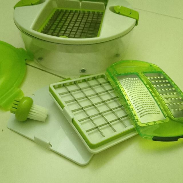 Multifunction Chopper (Category: Hand & Stand Mixers) located in Singapore. Submitted by guy174 (Listing ID 214580115, Image 2). Description: .