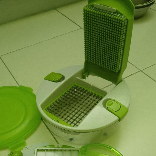 Multifunction Chopper (Category: Hand & Stand Mixers) located in Singapore. Submitted by guy174 (Listing ID 214580115, Image 3). Description: .