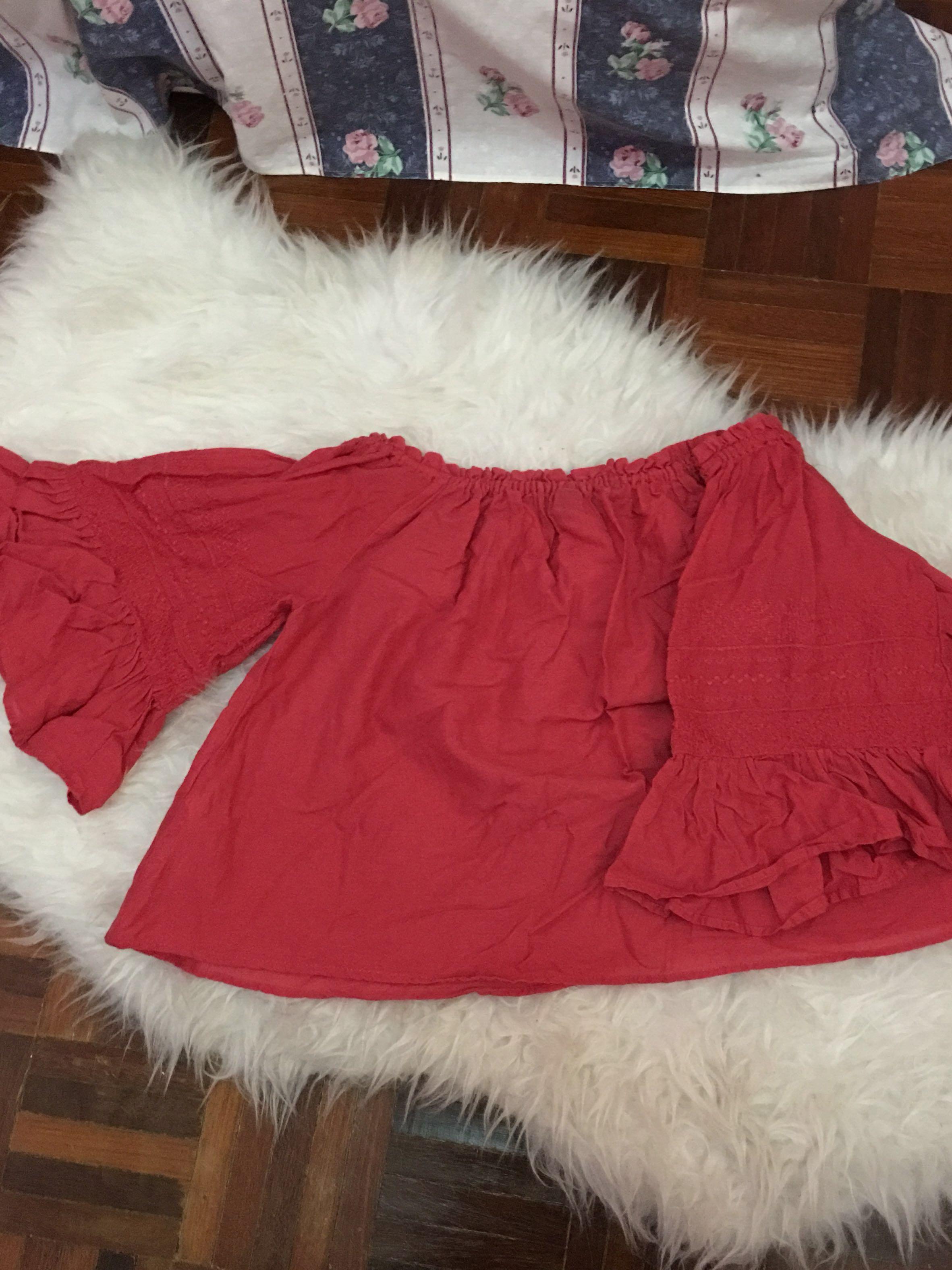 Off shoulder (Category: Sleeveless) located in Johor Bahru. Submitted by znels (Listing ID 214474900, Image 1). Description: Worn once Condition: 9/10.