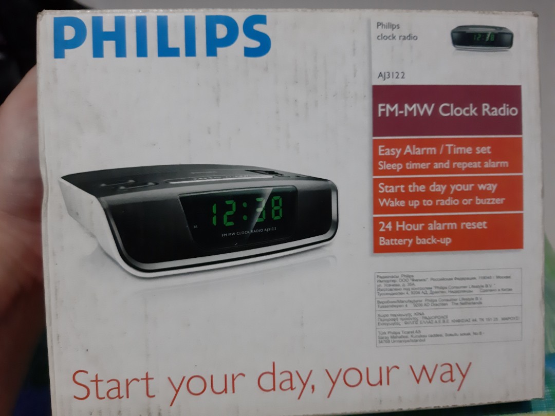 Philips FMMW clock radio, Audio, Portable Music Players on Carousell