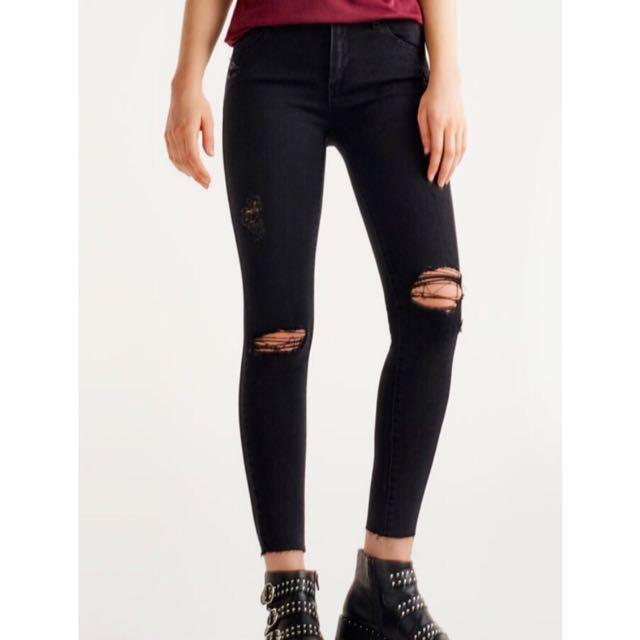 black jeans pull and bear