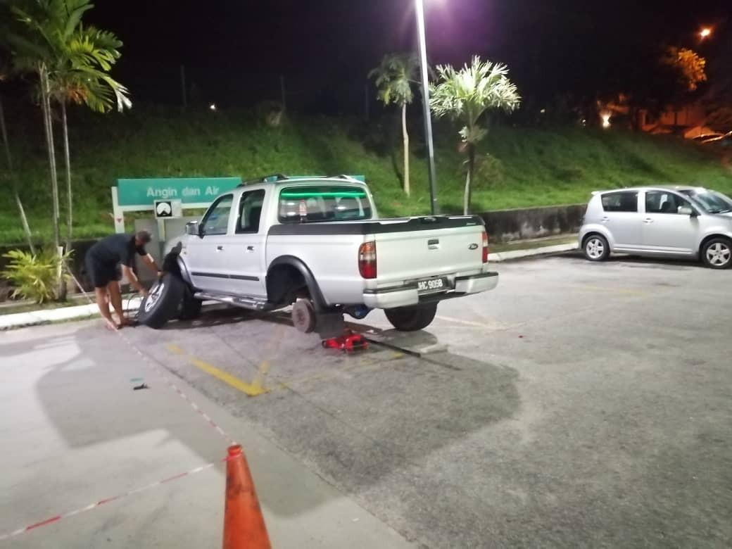 View Servis Tayar Lori Pancit PNG